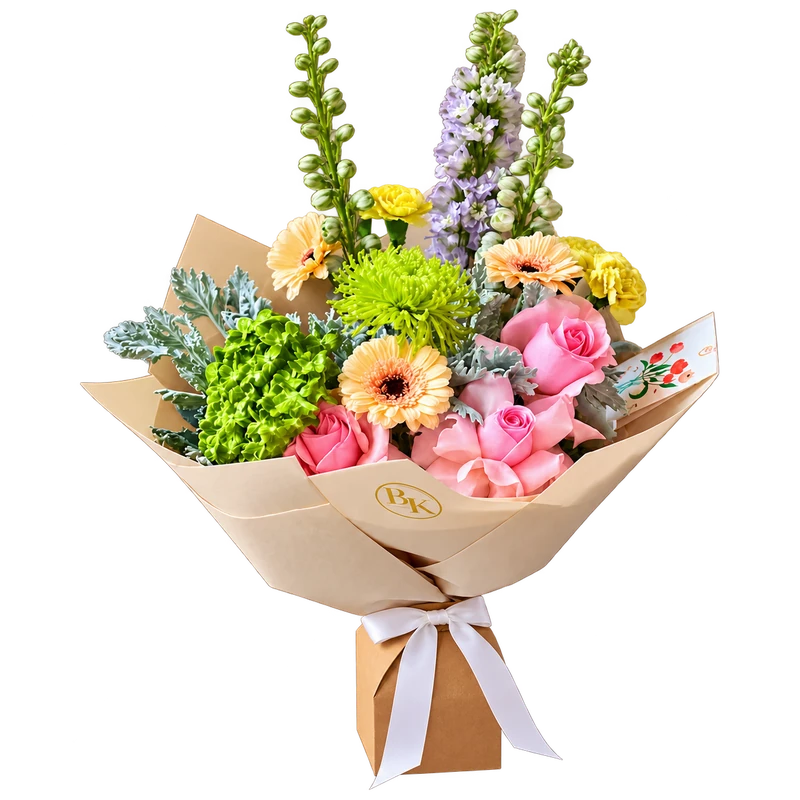Pastelbuket med rosa roser, gerbera, grøn hortensia og ridderspore